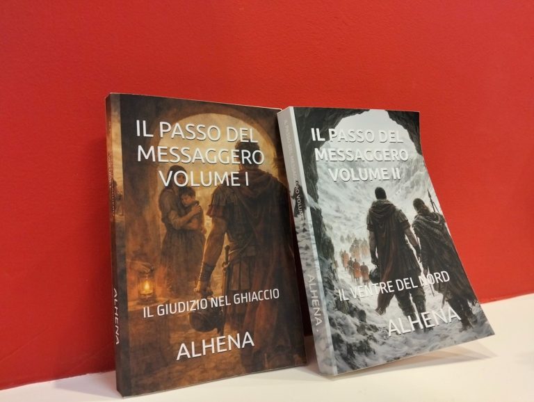 Paesaggio montano innevato al confine settentrionale Montagna innevata e rocce ghiacciate al confine dell'Impero romano, ambientazione del romanzo storico Il Passo del Messaggero